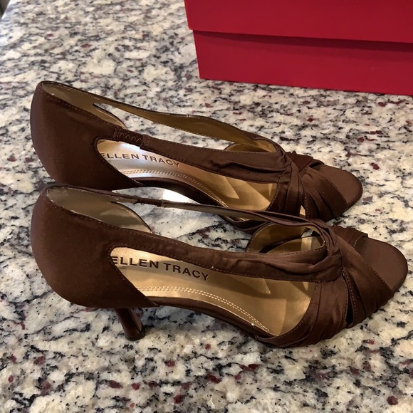 Ellen Tracy Espresso Talia Heels - Picture 3 of 7